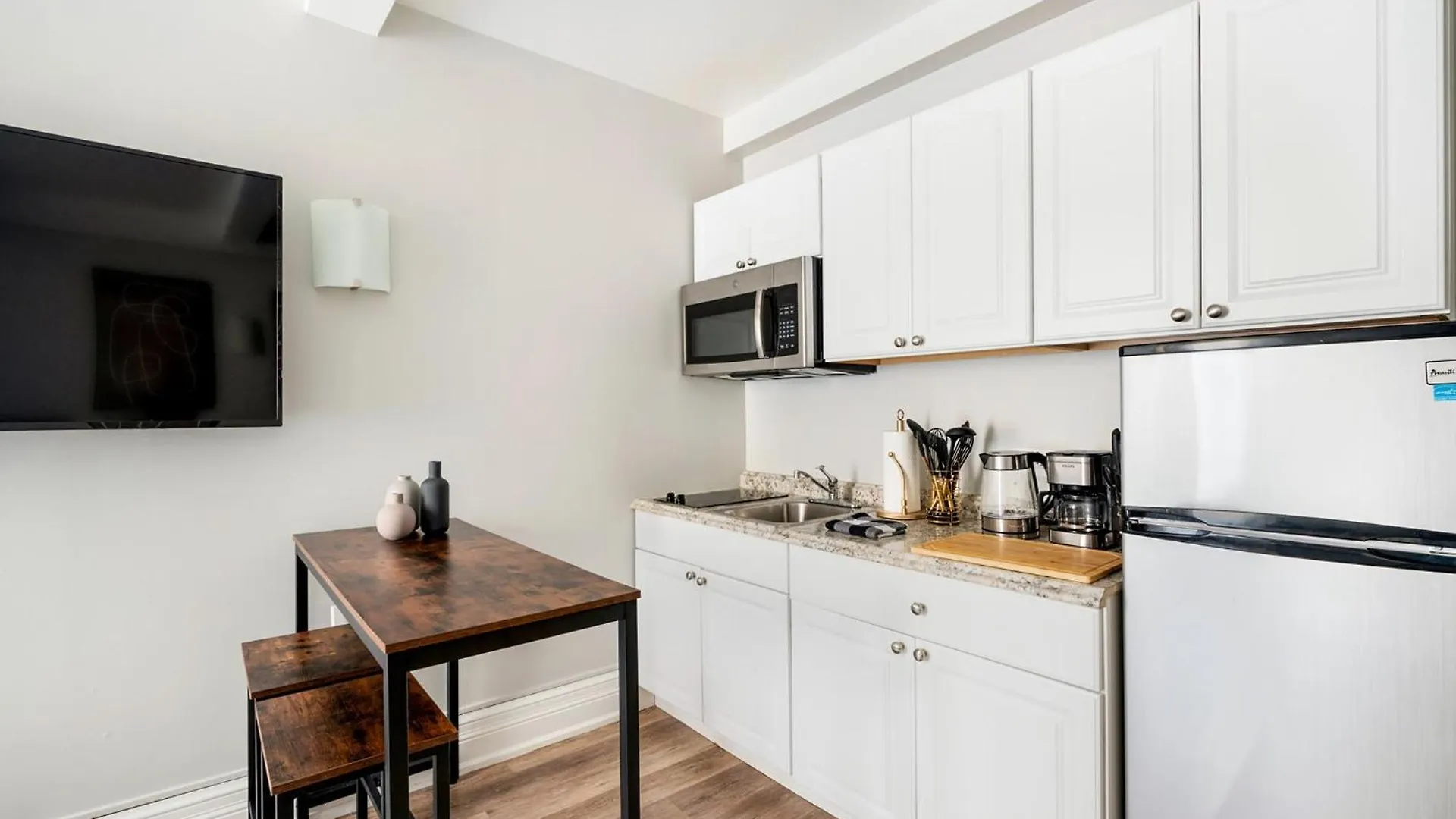 73-410 Luxury 24 Dm New Studio Uws Gym Laundry New York United States