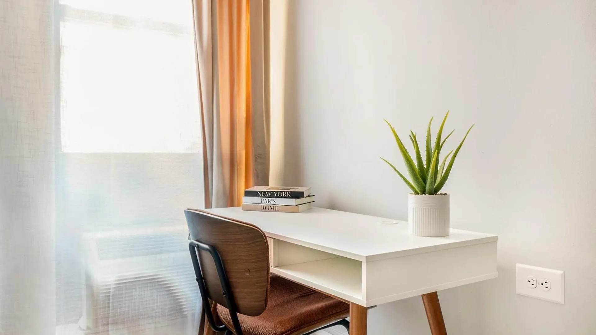 73-410 Luxury 24 Dm New Studio Uws Gym Laundry New York 0*,  United States