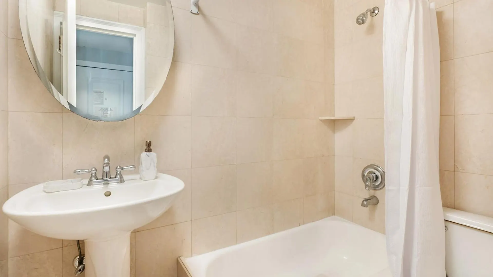 Apartment 73-410 Luxury 24 Dm New Studio Uws Gym Laundry New York United States